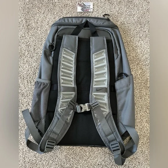 Authentic New Nike Varsity Elite Hoops Backpack Black Grey Basketball Bag - Picture 3 of 5